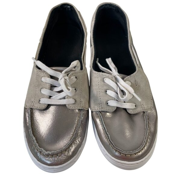 Lacoste Loafers Womens 7.5 Ziane Silver Boat Shoes Metallic Slip On Leather Prep - Picture 2 of 10